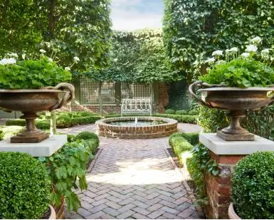 landscape design for driveway entrance 